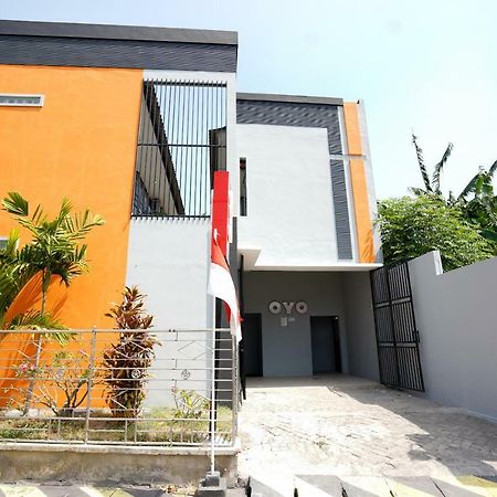 Oyo 1316 Mentari Family Homestay Probolinggo Luaran gambar