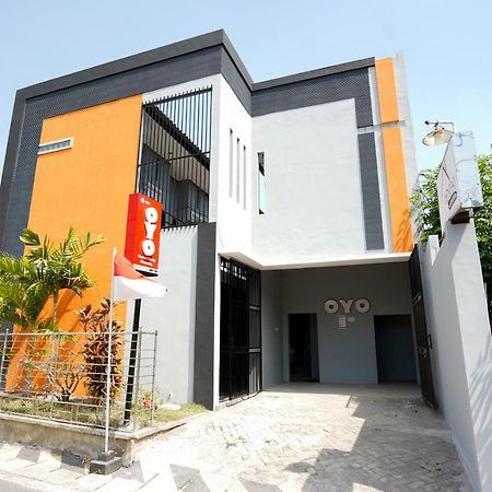 Oyo 1316 Mentari Family Homestay Probolinggo Luaran gambar
