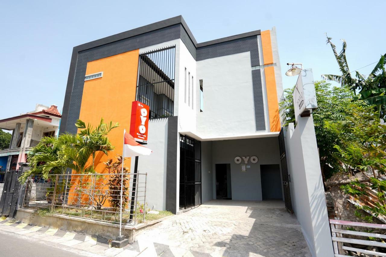 Oyo 1316 Mentari Family Homestay Probolinggo Luaran gambar